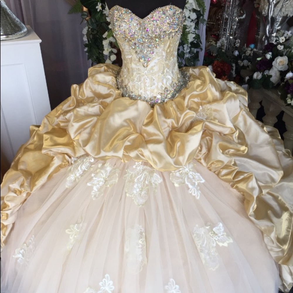 Quinceñera dress
